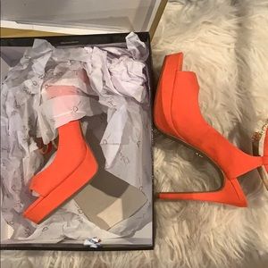 Size 8.5 Thalia pumps 🔥